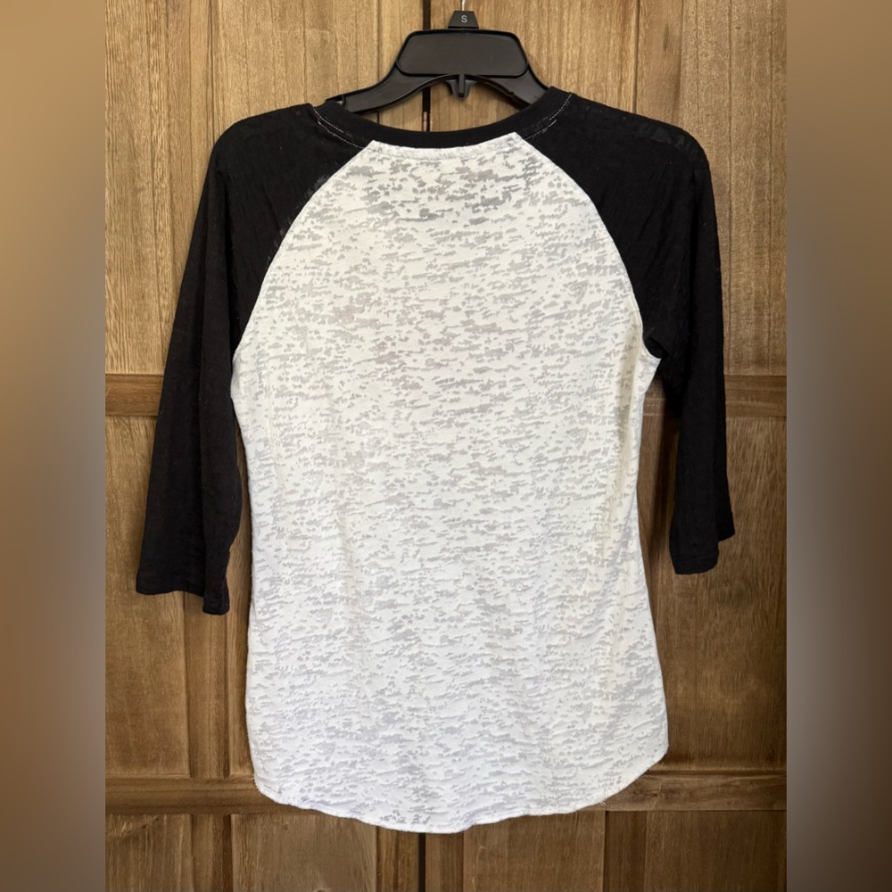Women's Colosseum Razorbacks Black and White Raglan Tee - Picture 2 of 4
